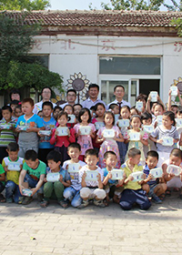 중국 농민공 자녀 학교에 글라스락 8888개 후원